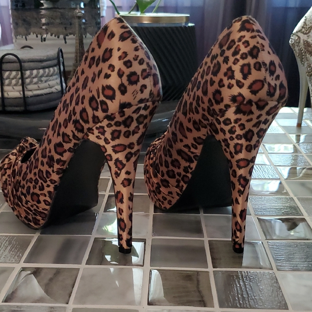 Leopard Print High Heels - Picture 4 of 6